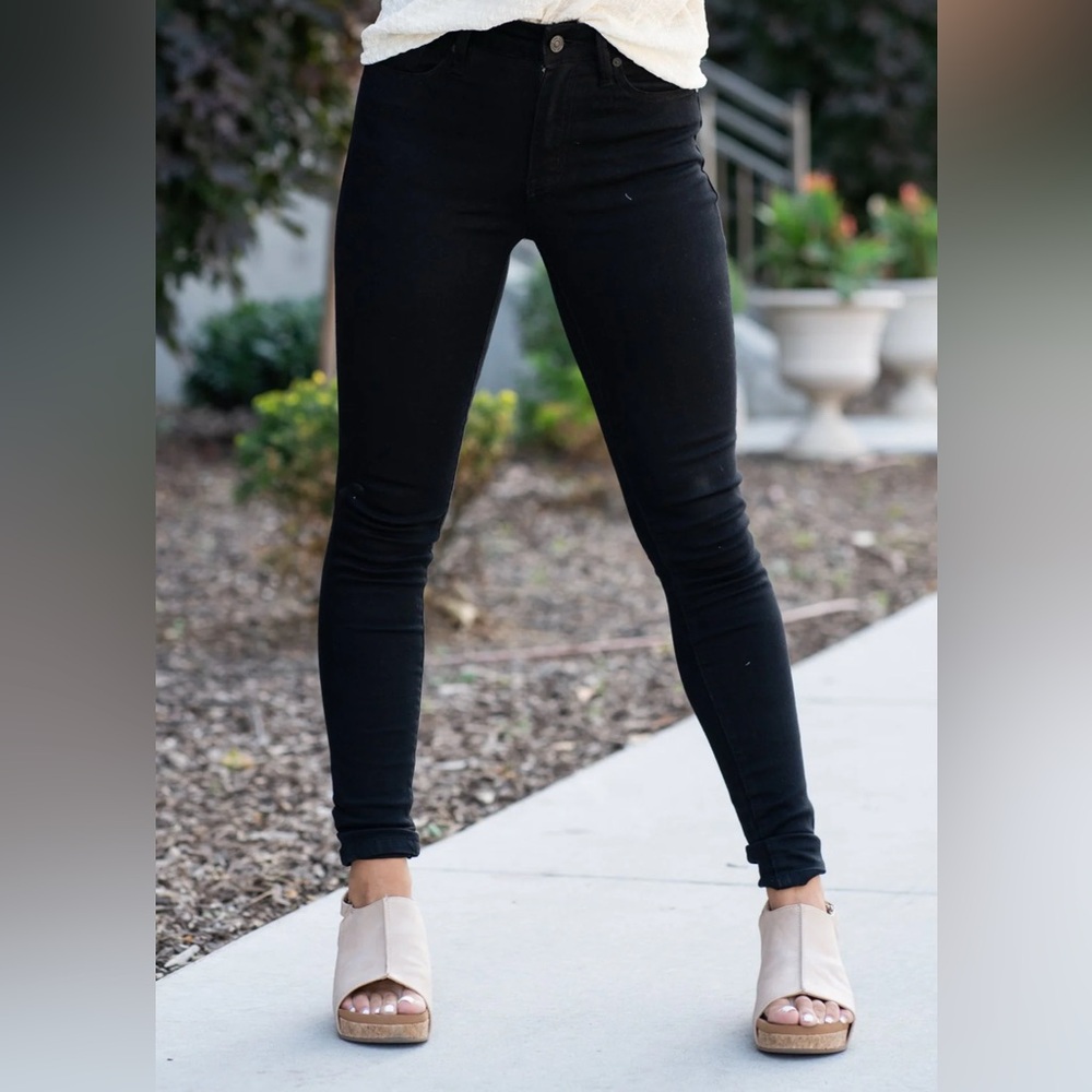 EUC Kancan black skinny ankle jeans size 1/24
